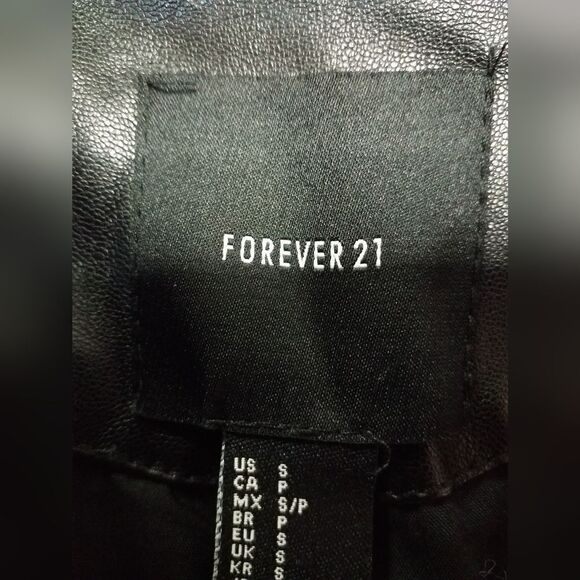 Forever 21 Moto Jacket Vegan Leather Cropped Black Silver Zippers Size S - Picture 6 of 10
